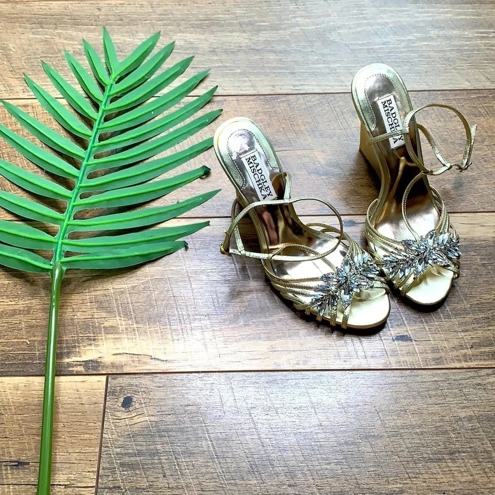 Badgley Mischka Jewel Ankel Strap Wedge Heels sz 6.5